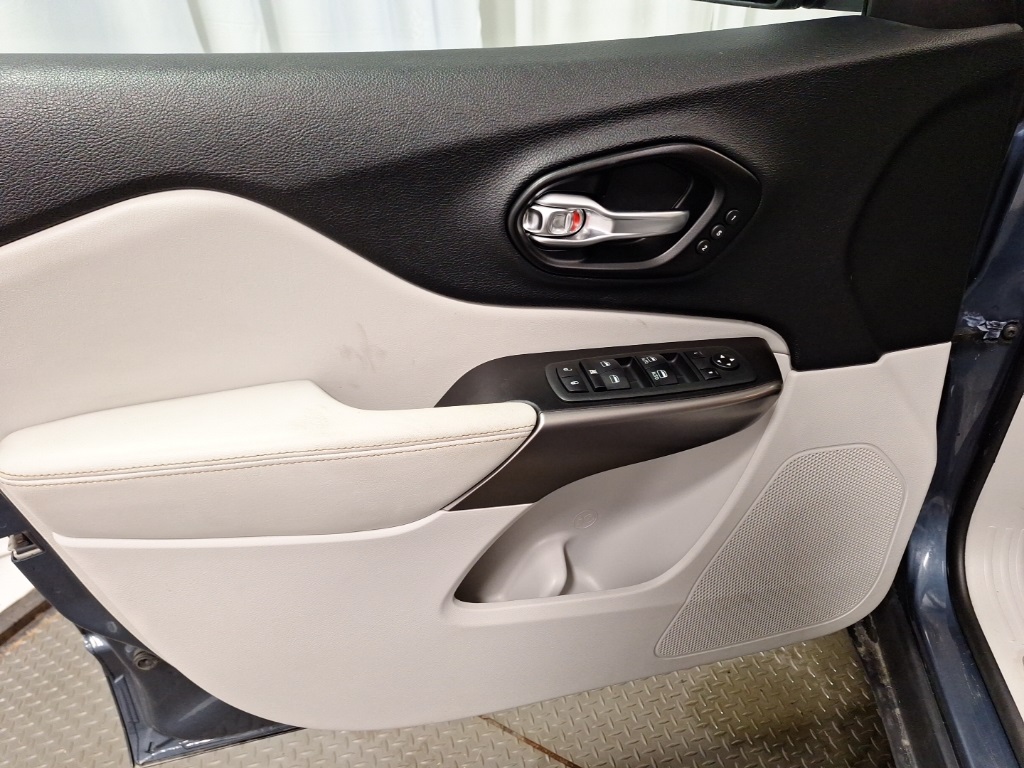 used 2021 Jeep Cherokee car, priced at $23,749
