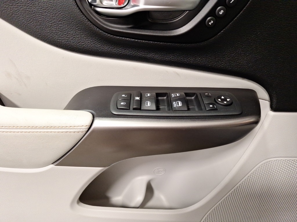 used 2021 Jeep Cherokee car, priced at $23,749