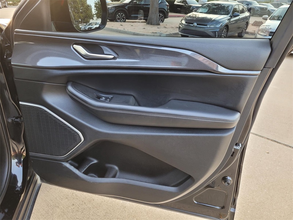 used 2022 Jeep Grand Cherokee car, priced at $28,950