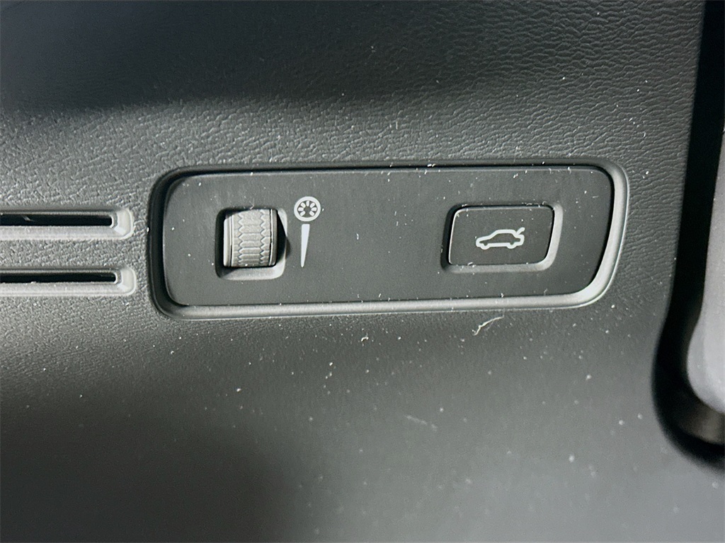 used 2021 Volvo XC40 car, priced at $22,990