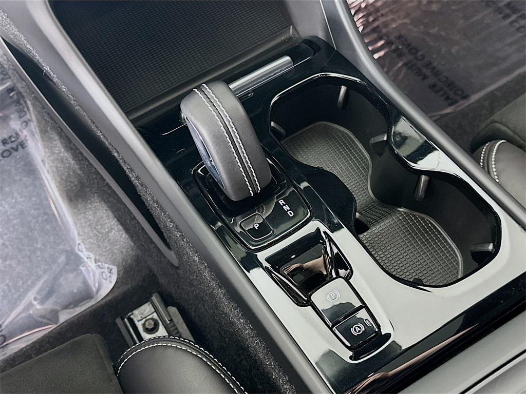 used 2021 Volvo XC40 car, priced at $22,990