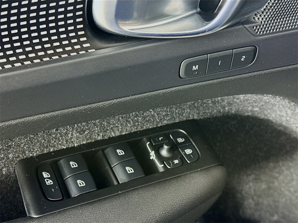 used 2021 Volvo XC40 car, priced at $22,990