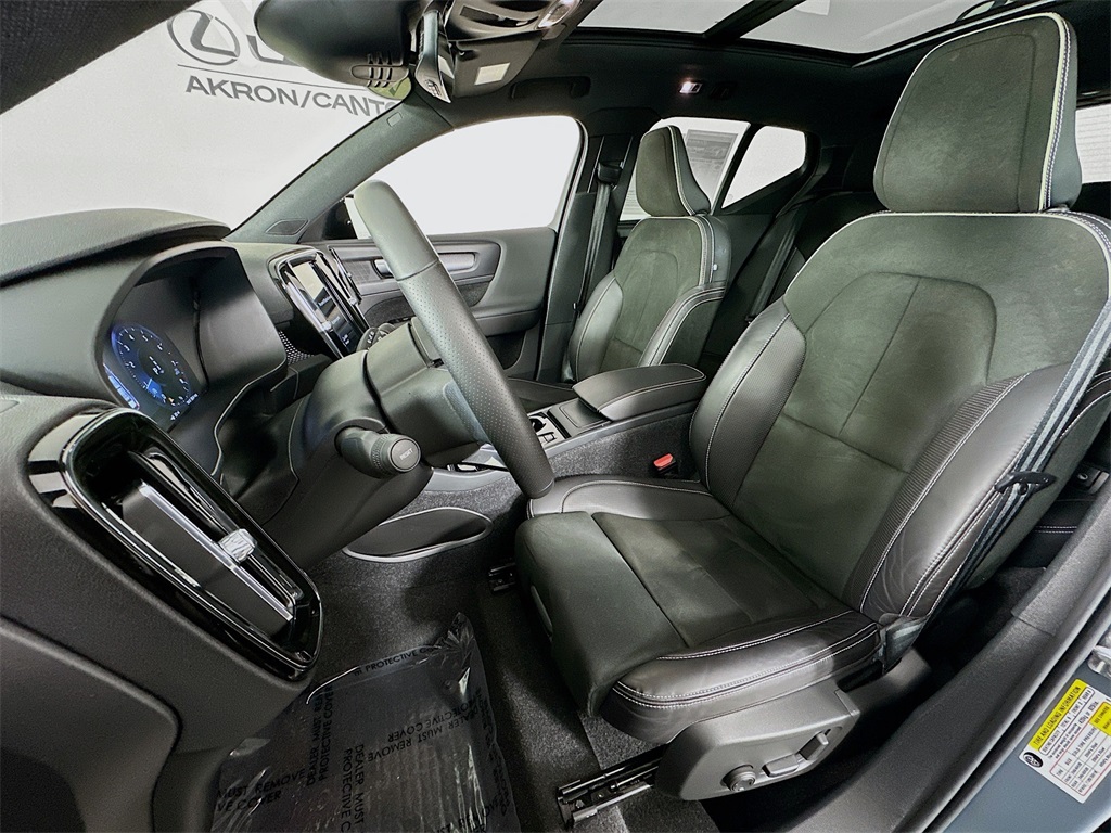used 2021 Volvo XC40 car, priced at $22,990