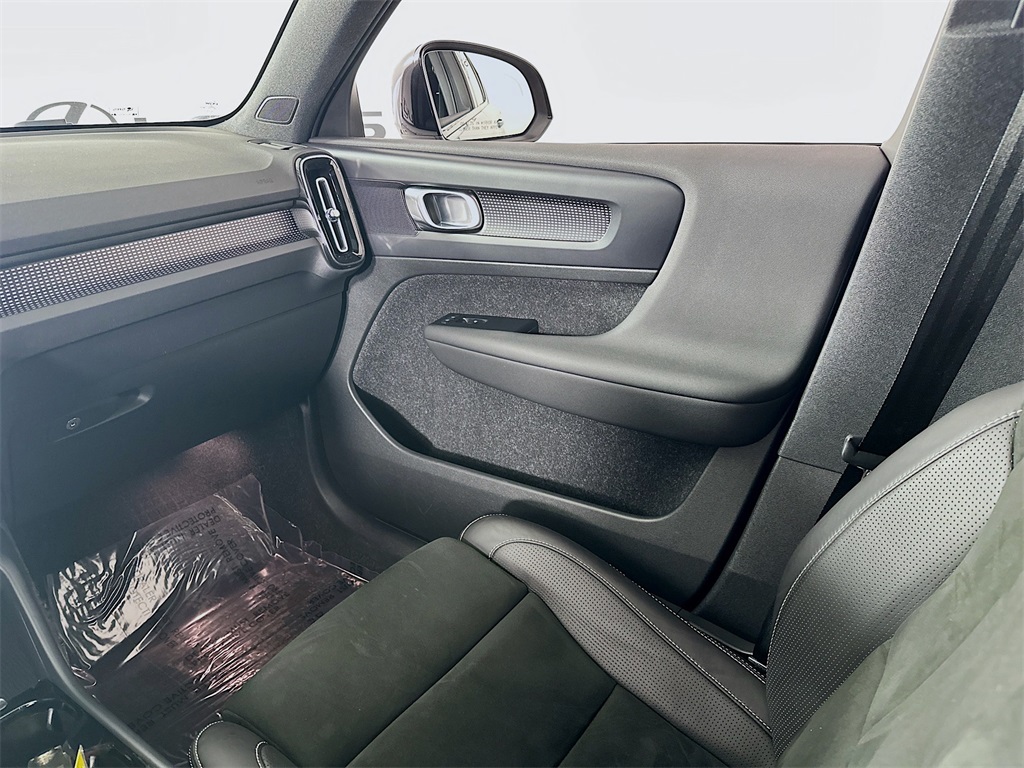 used 2021 Volvo XC40 car, priced at $22,990