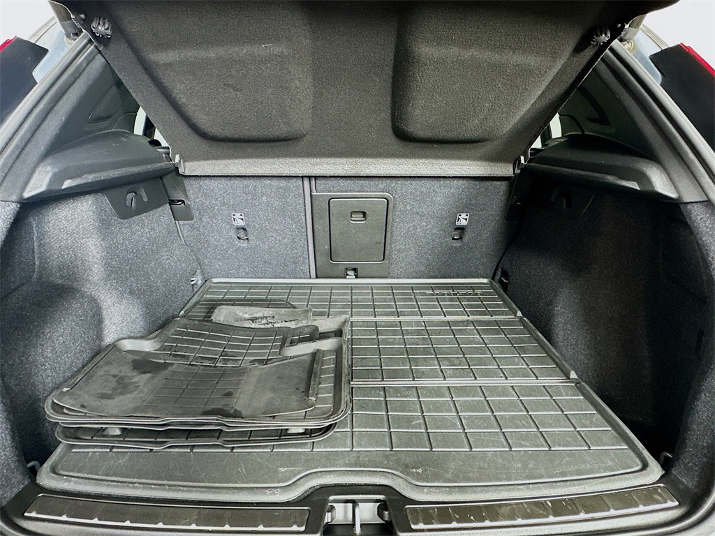 used 2021 Volvo XC40 car, priced at $22,990