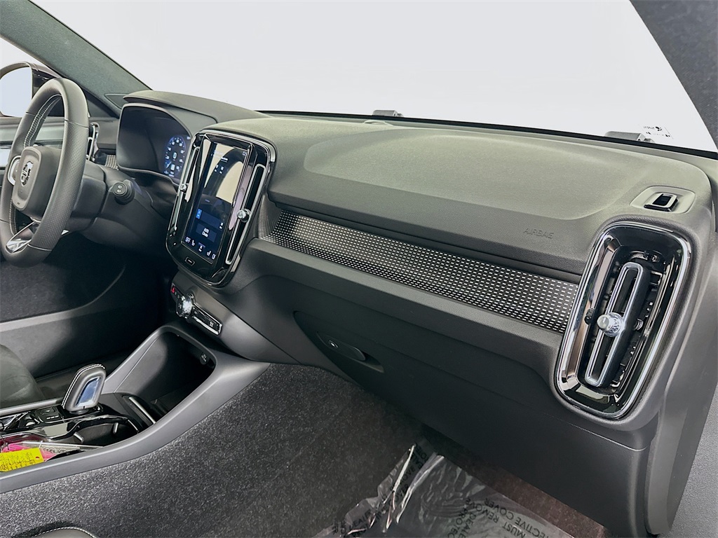 used 2021 Volvo XC40 car, priced at $22,990
