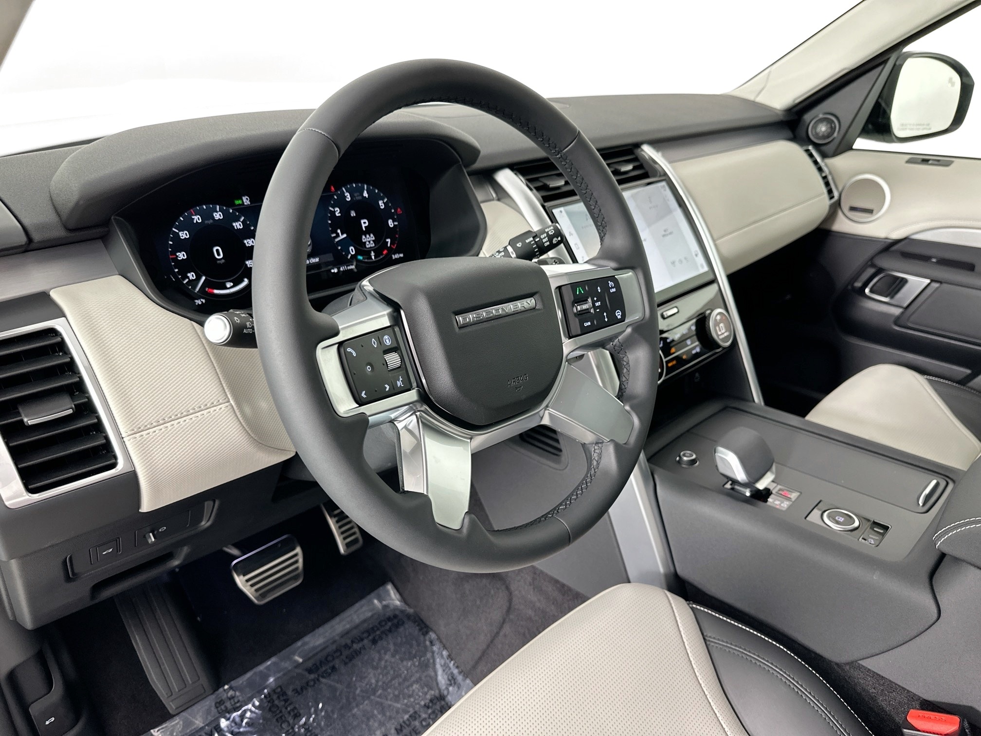 new 2025 Land Rover Discovery car, priced at $76,778