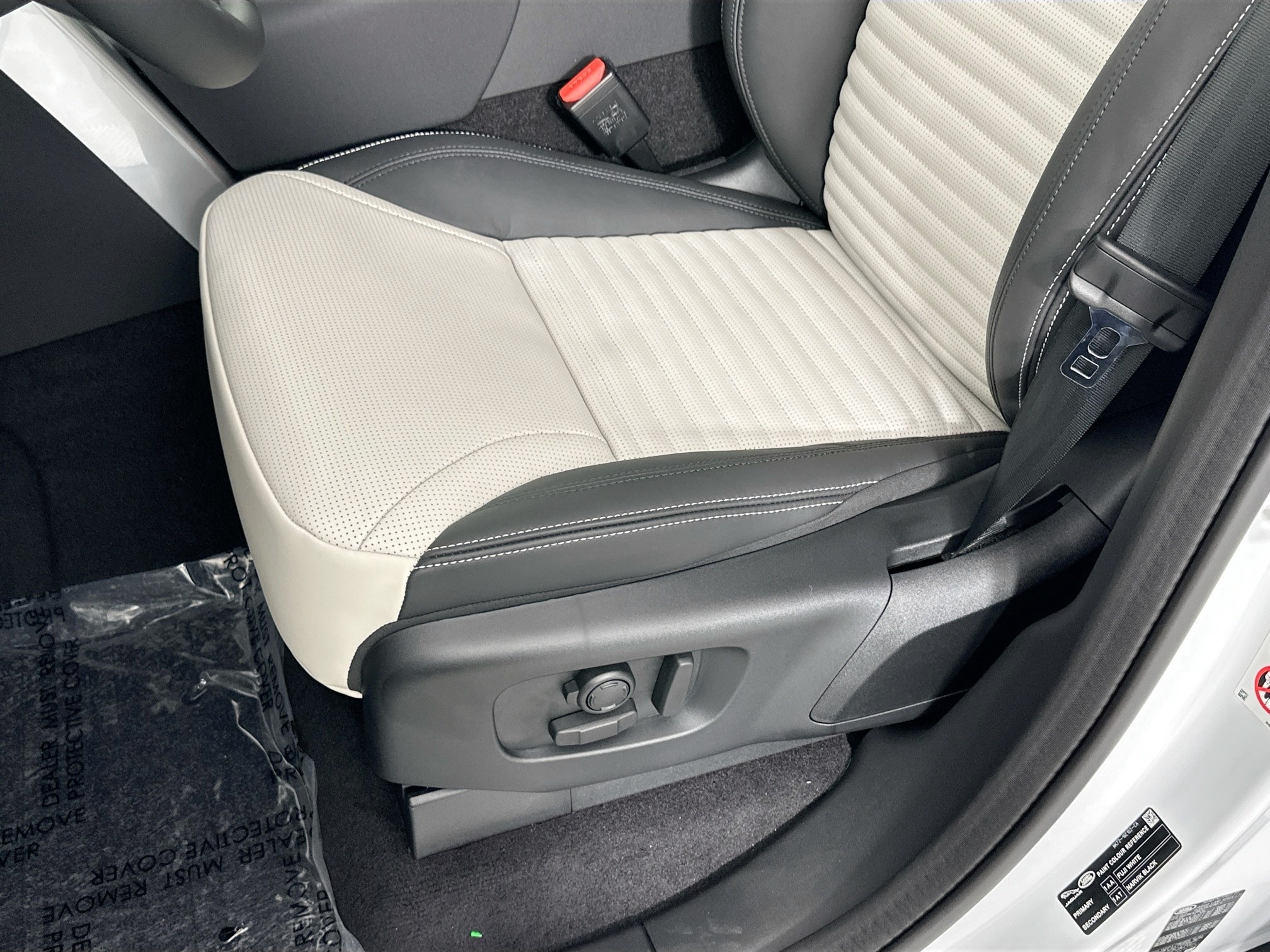 new 2025 Land Rover Discovery car, priced at $76,778