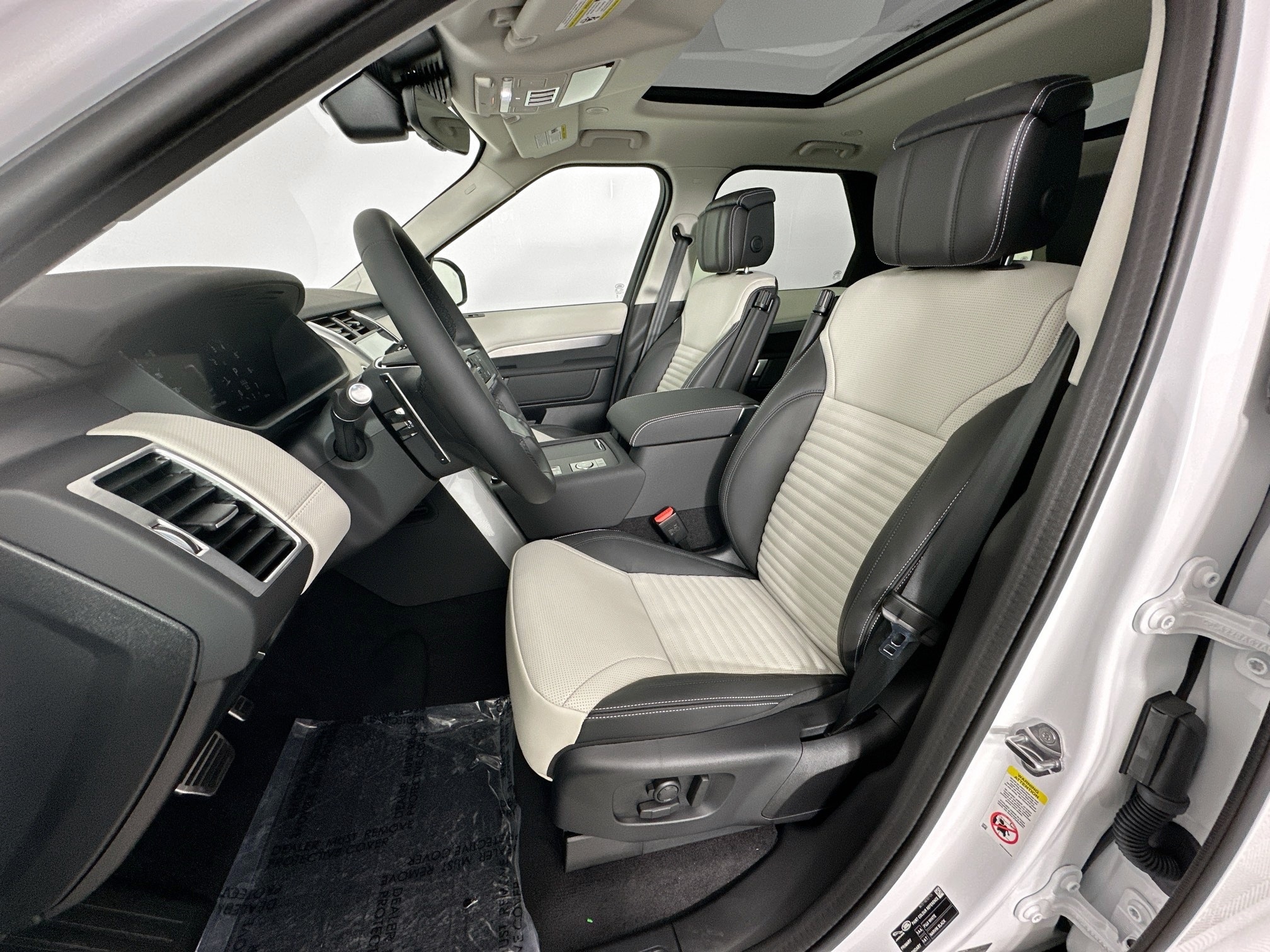 new 2025 Land Rover Discovery car, priced at $76,778