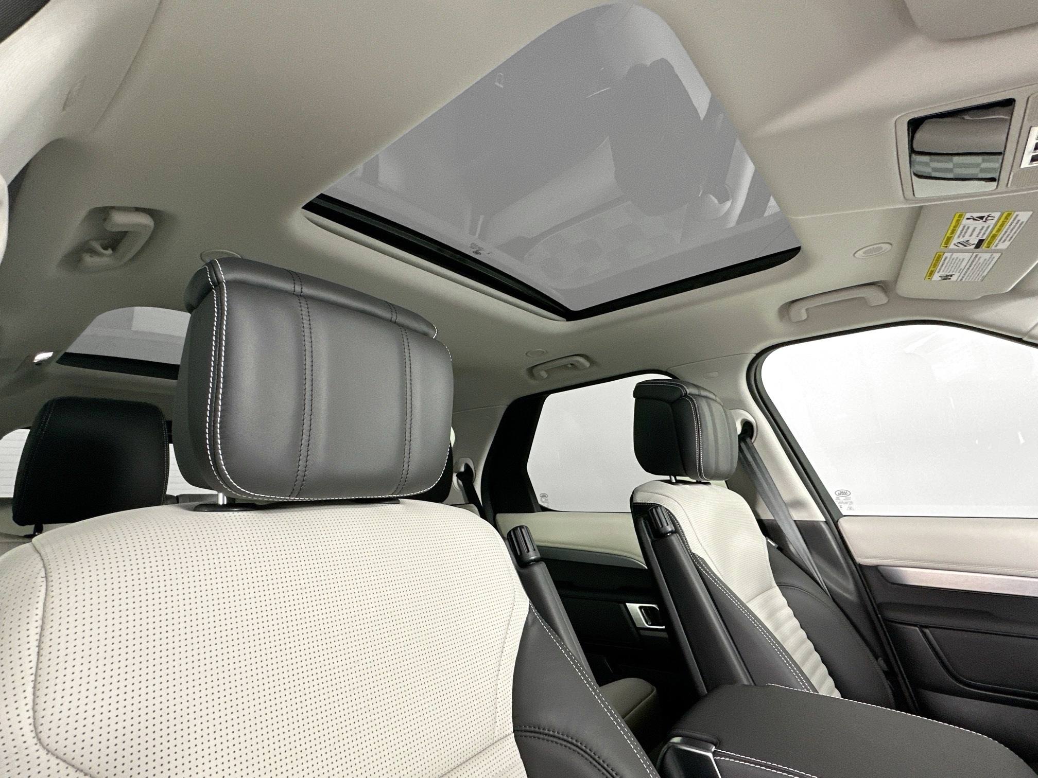 new 2025 Land Rover Discovery car, priced at $76,778