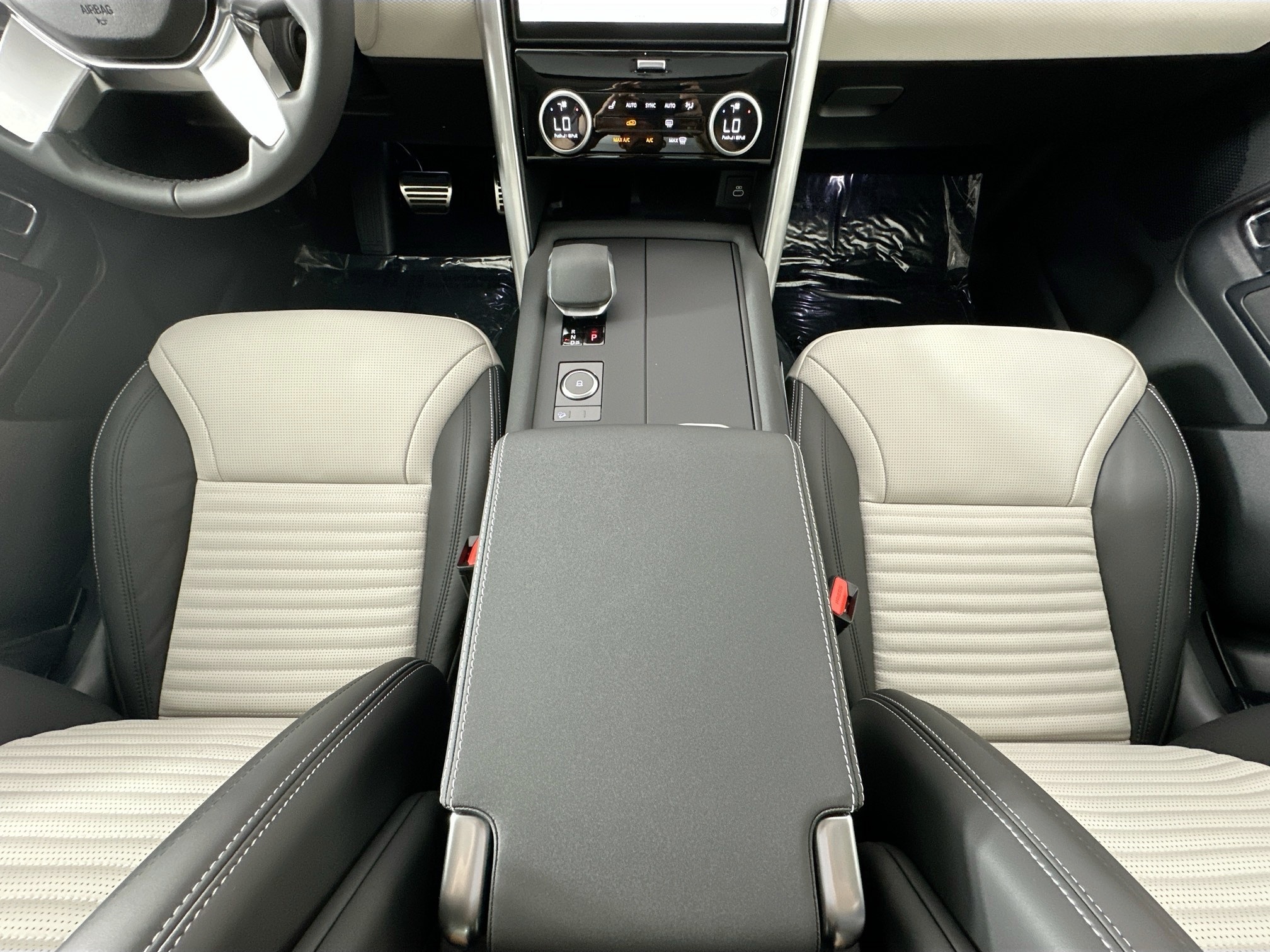 new 2025 Land Rover Discovery car, priced at $76,778