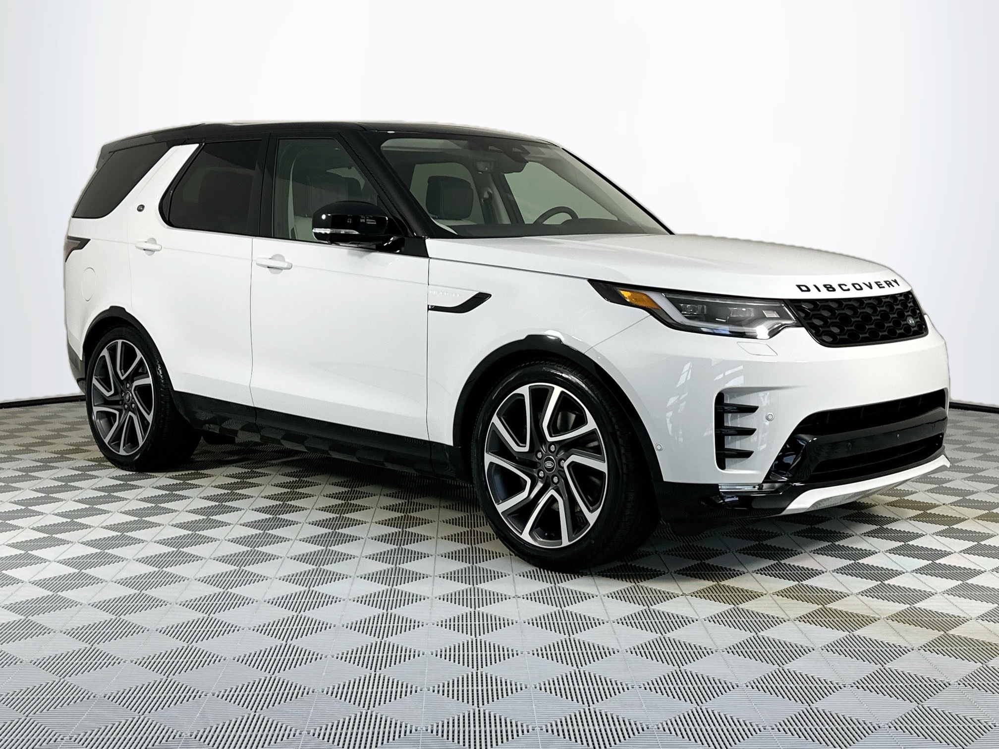 new 2025 Land Rover Discovery car, priced at $76,778