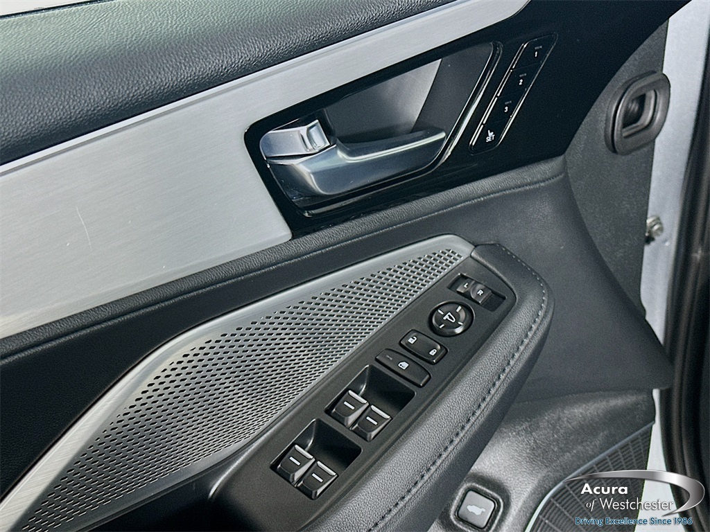 used 2023 Acura MDX car, priced at $38,999