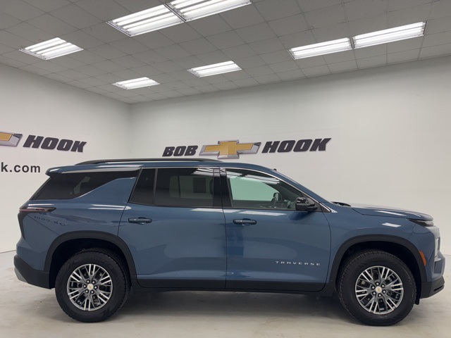 used 2024 Chevrolet Traverse car, priced at $35,988