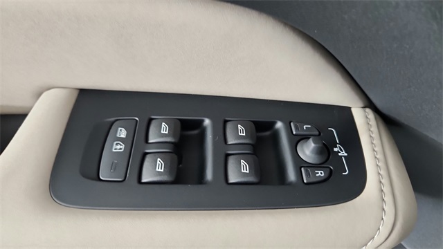 new 2026 Volvo XC60 Plug-In Hybrid car, priced at $69,285