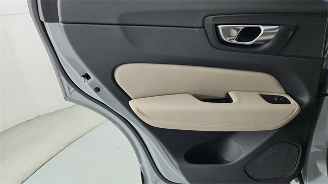 new 2026 Volvo XC60 Plug-In Hybrid car, priced at $69,285
