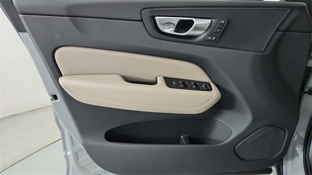 new 2026 Volvo XC60 Plug-In Hybrid car, priced at $69,285
