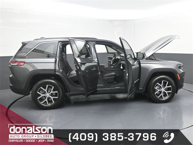 new 2025 Jeep Grand Cherokee car, priced at $43,337