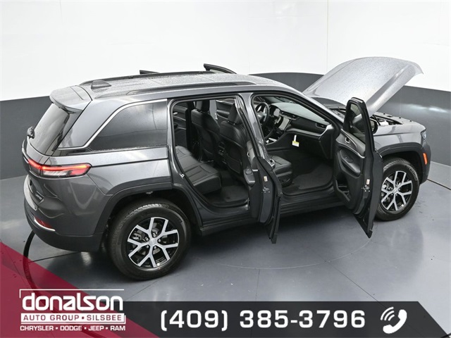 new 2025 Jeep Grand Cherokee car, priced at $43,337