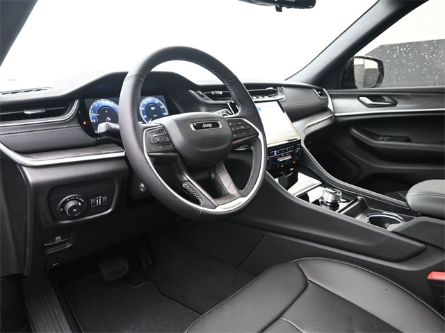 new 2025 Jeep Grand Cherokee car, priced at $43,337