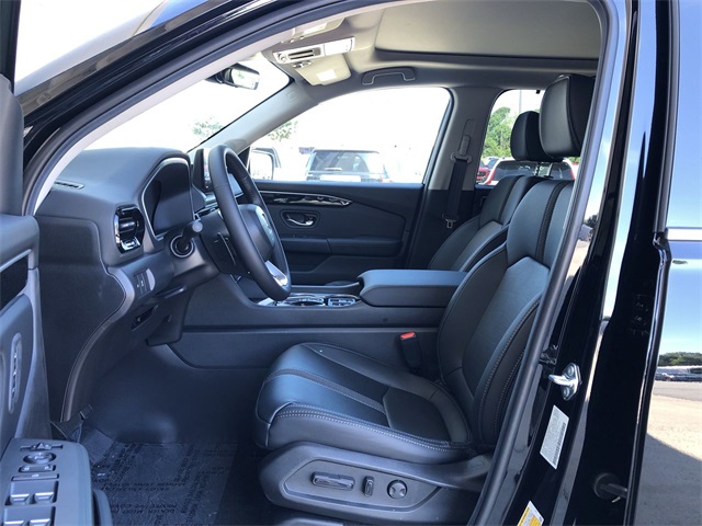 new 2025 Honda Pilot car, priced at $50,550