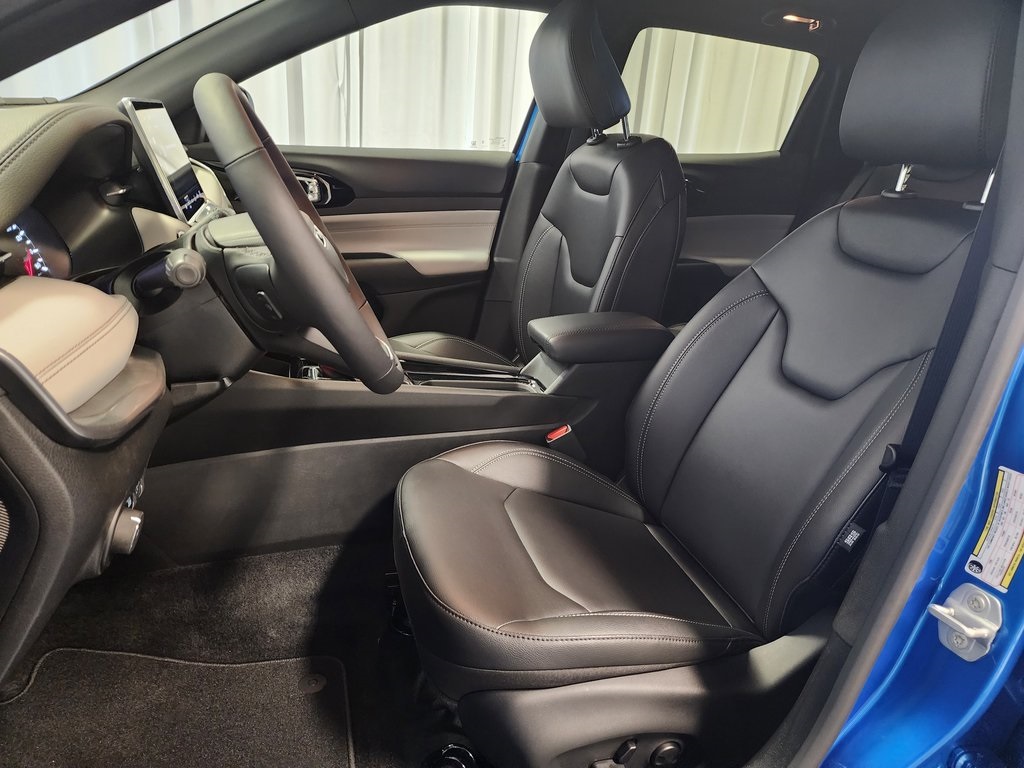new 2025 Jeep Compass car, priced at $30,985