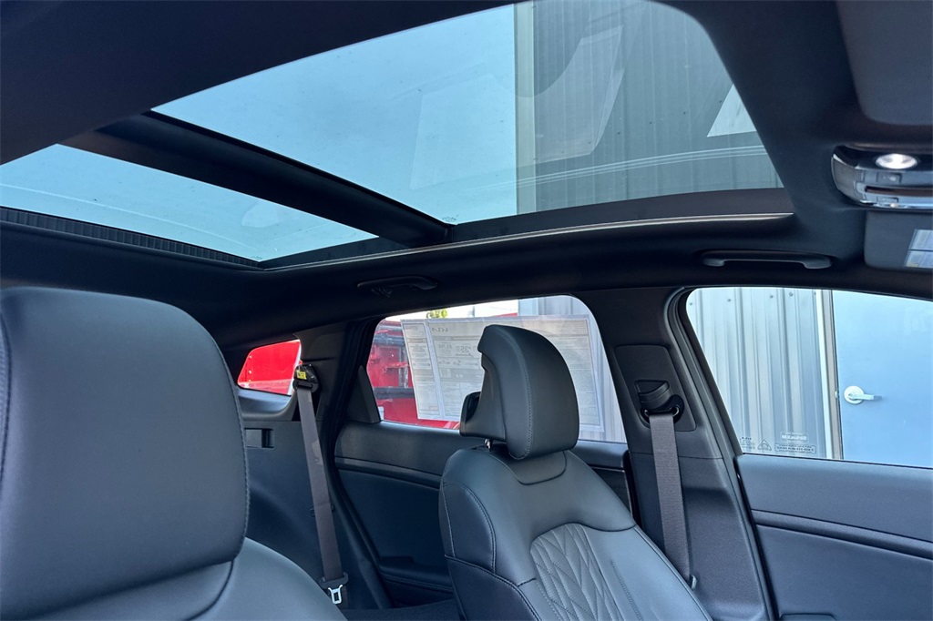 new 2025 Kia Sportage Plug-In Hybrid car, priced at $46,575