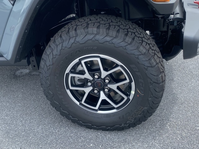 new 2025 Jeep Wrangler car, priced at $53,052