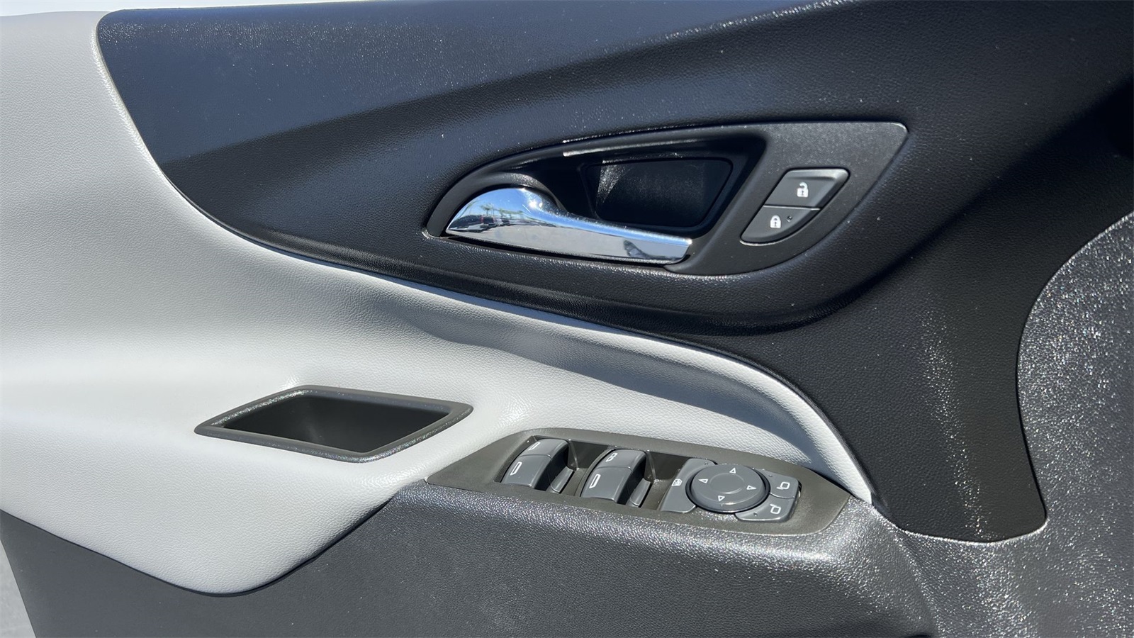 used 2022 Chevrolet Equinox car, priced at $18,995