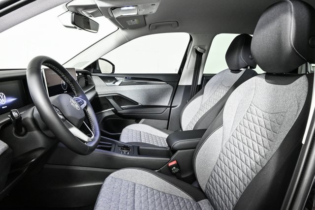 new 2025 Volkswagen Tiguan car, priced at $32,674