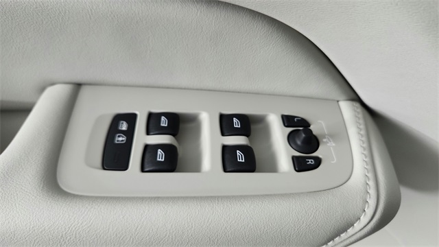 new 2026 Volvo XC60 Plug-In Hybrid car, priced at $77,840