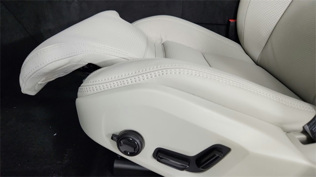 new 2026 Volvo XC60 Plug-In Hybrid car, priced at $77,840