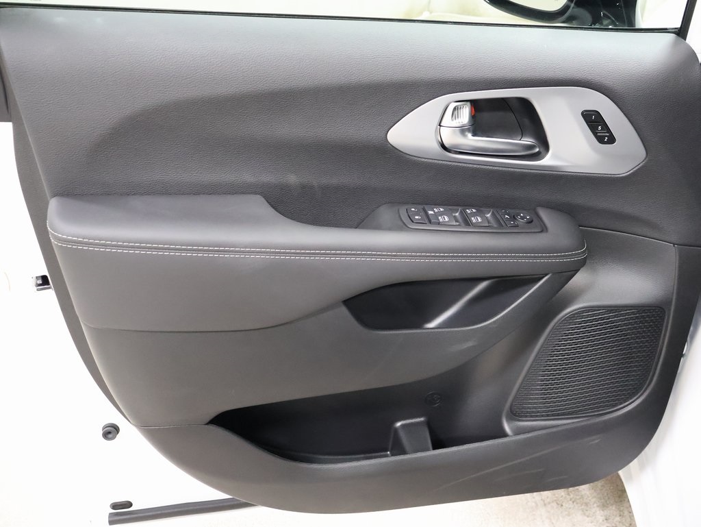 new 2025 Chrysler Pacifica car, priced at $52,364