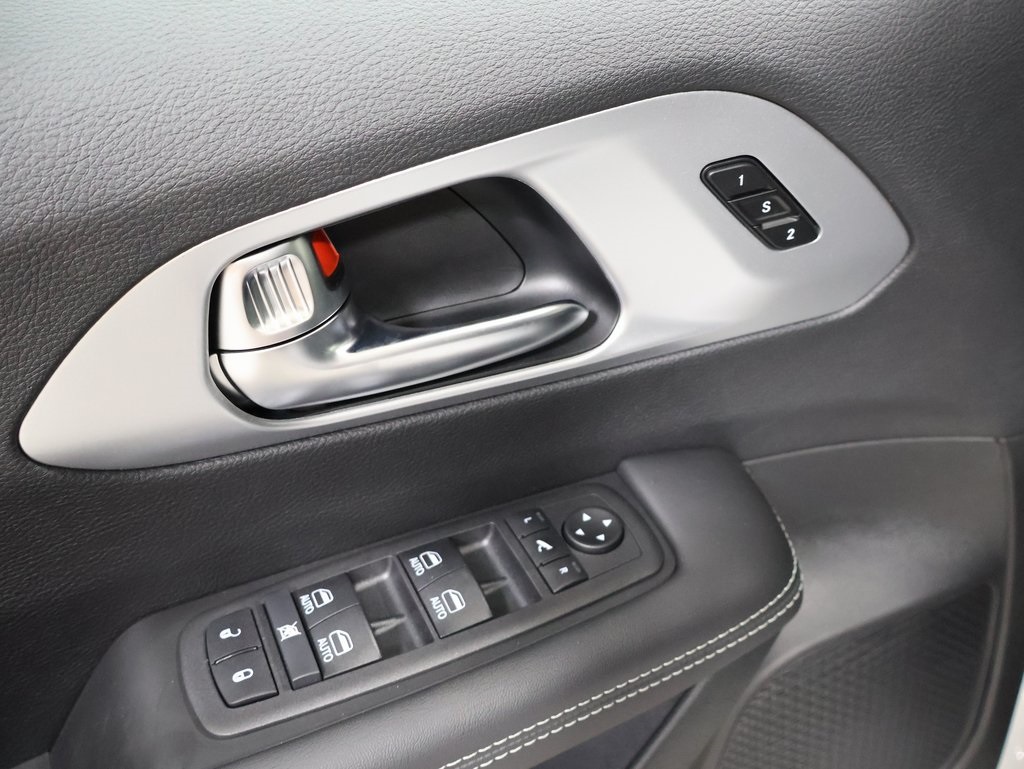 new 2025 Chrysler Pacifica car, priced at $52,364