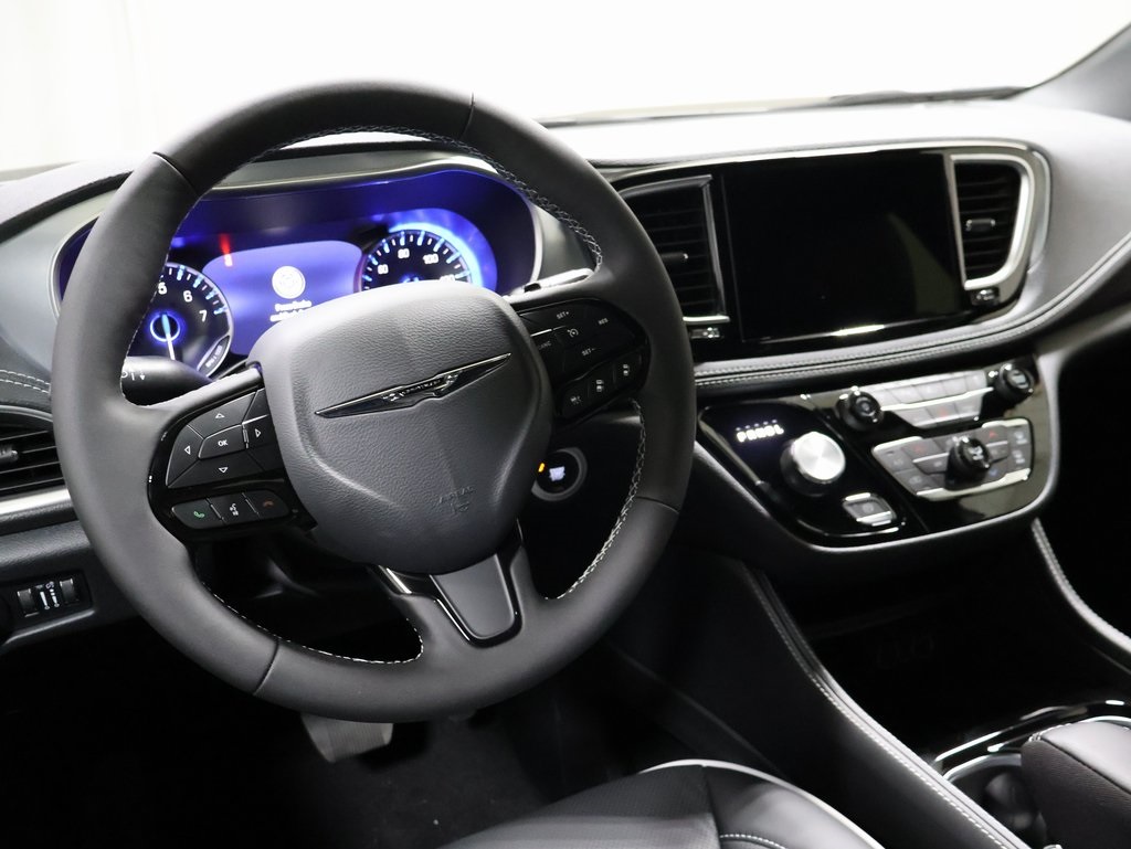 new 2025 Chrysler Pacifica car, priced at $52,364
