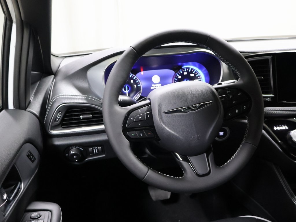new 2025 Chrysler Pacifica car, priced at $52,364
