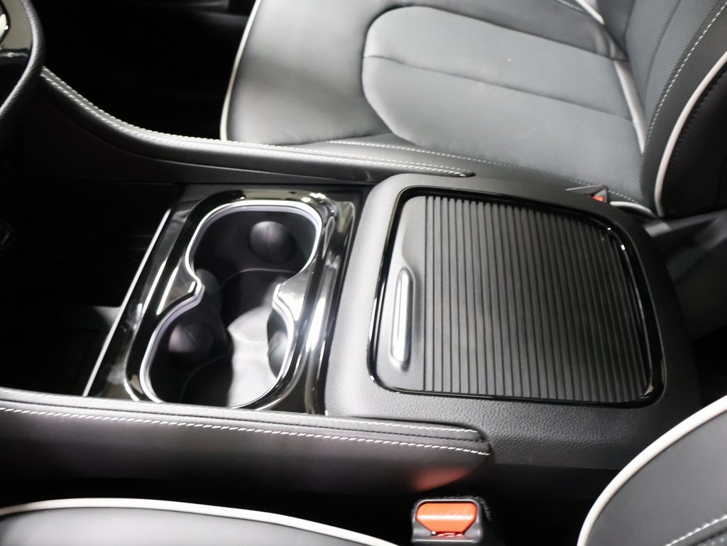 new 2025 Chrysler Pacifica car, priced at $52,364
