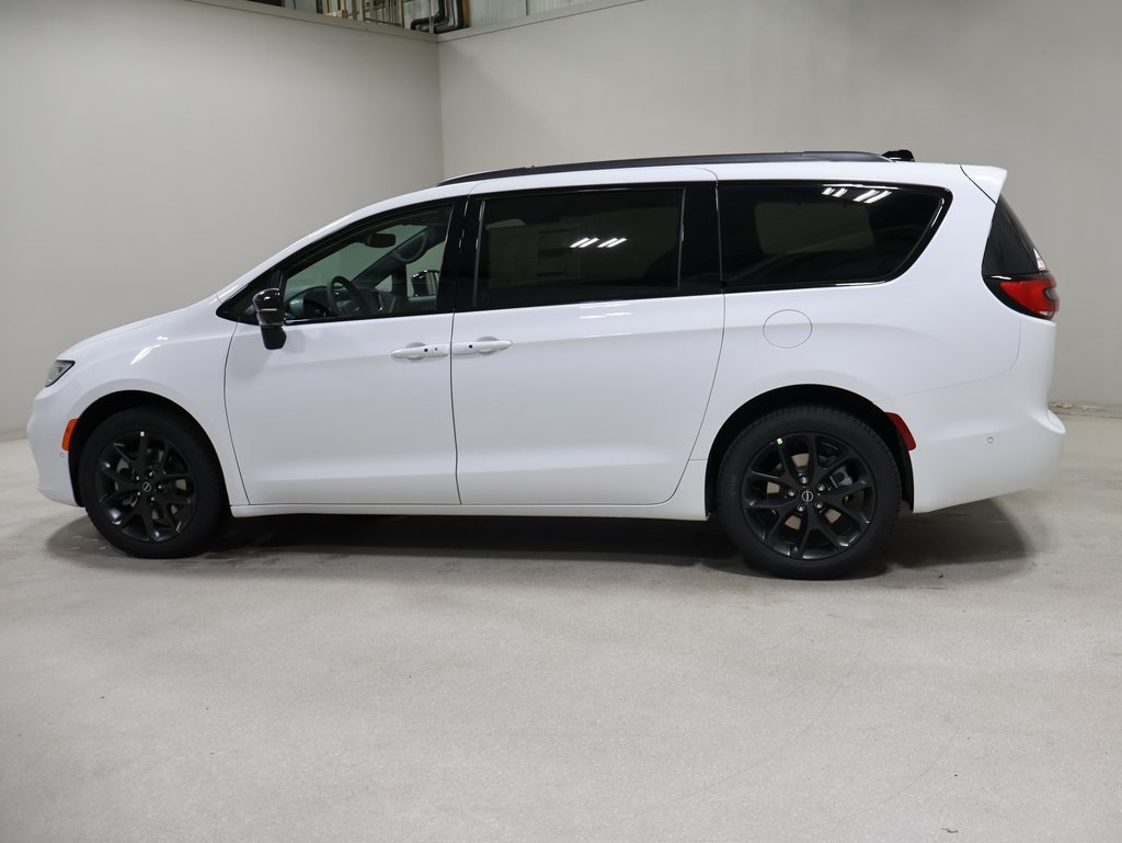 new 2025 Chrysler Pacifica car, priced at $52,364