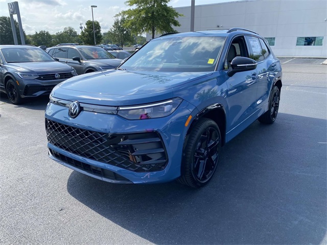 new 2025 Volkswagen Tiguan car, priced at $39,941