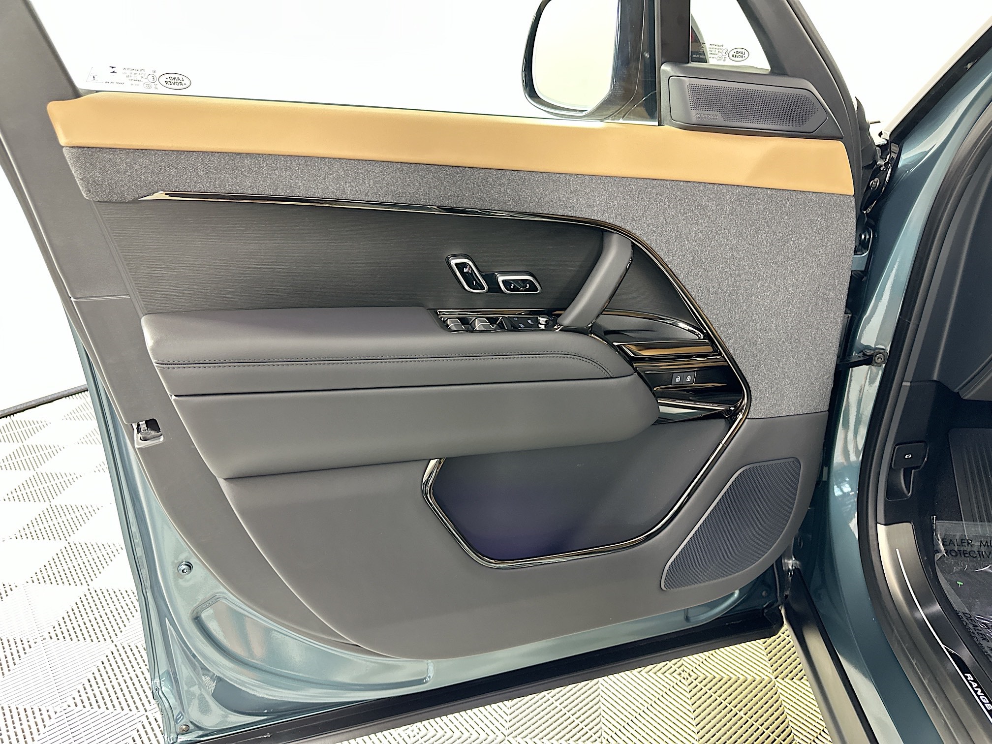 new 2025 Land Rover Range Rover Sport car