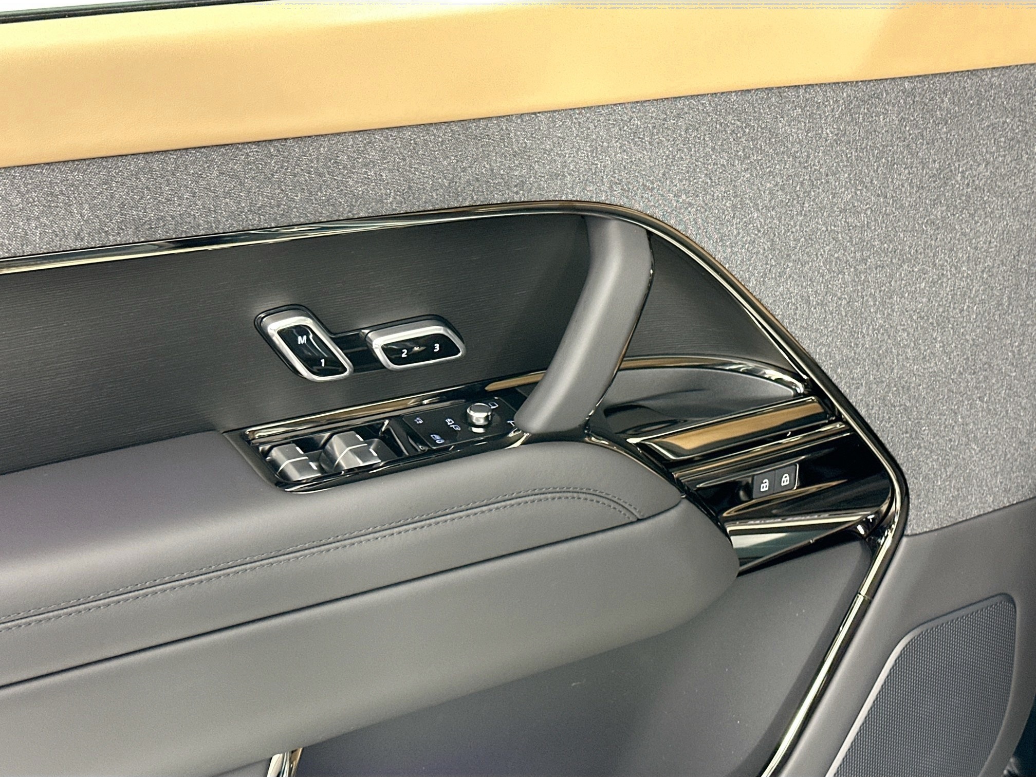 new 2025 Land Rover Range Rover Sport car