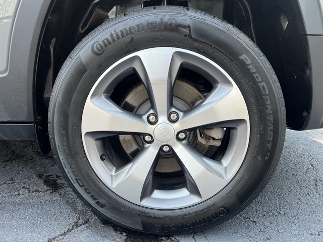 used 2022 Jeep Cherokee car, priced at $27,378