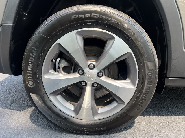 used 2022 Jeep Cherokee car, priced at $27,378
