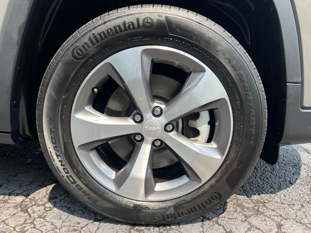 used 2022 Jeep Cherokee car, priced at $27,378
