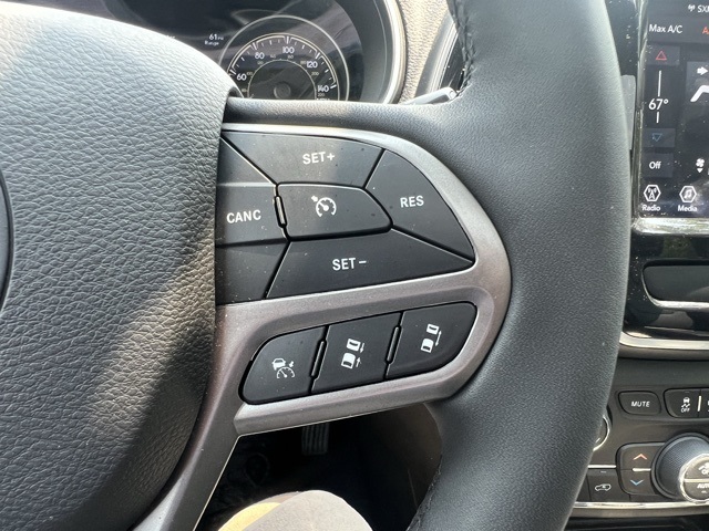 used 2022 Jeep Cherokee car, priced at $27,378