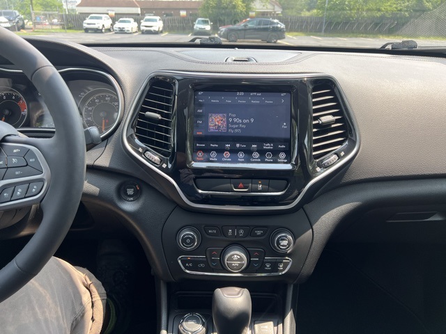 used 2022 Jeep Cherokee car, priced at $27,378