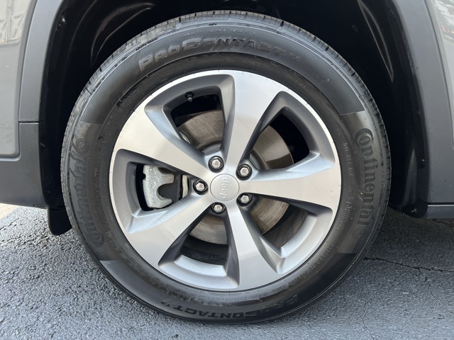 used 2022 Jeep Cherokee car, priced at $27,378