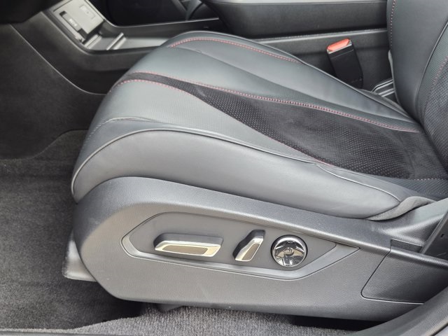 used 2025 Acura RDX car, priced at $45,400