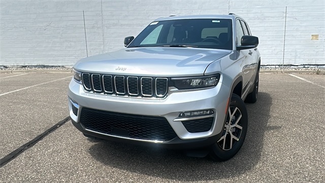 new 2025 Jeep Grand Cherokee car, priced at $45,025