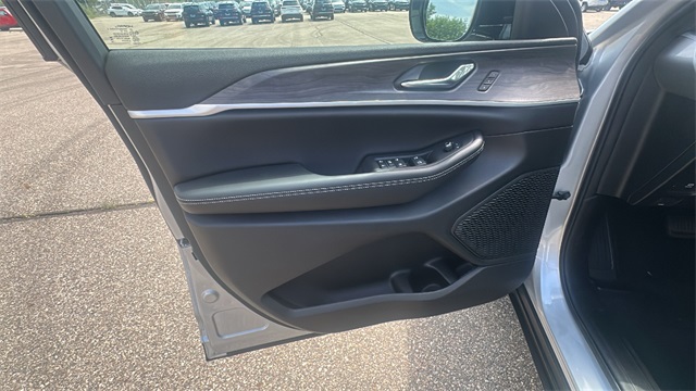 new 2025 Jeep Grand Cherokee car, priced at $45,025